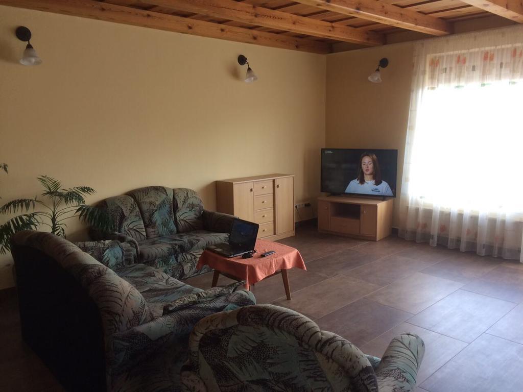 Отель Sosto Gold Vendeghaz Ньиредьхаза Экстерьер фото